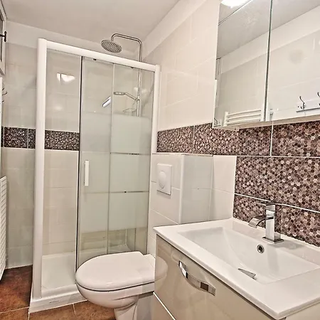Roches Rouges Apartment *